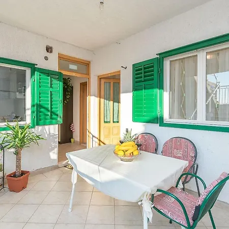 Apartments And Room Nevenka Makarska Exterior foto