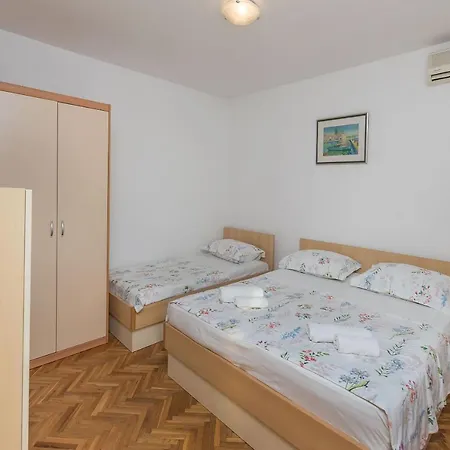 Apartments And Room Nevenka Makarska Exterior foto