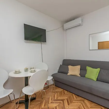 Apartments And Room Nevenka Makarska Exterior foto