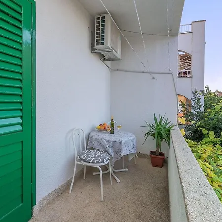 Apartments And Room Nevenka Makarska Exterior foto