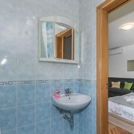 Apartments And Room Nevenka Makarska Exterior foto