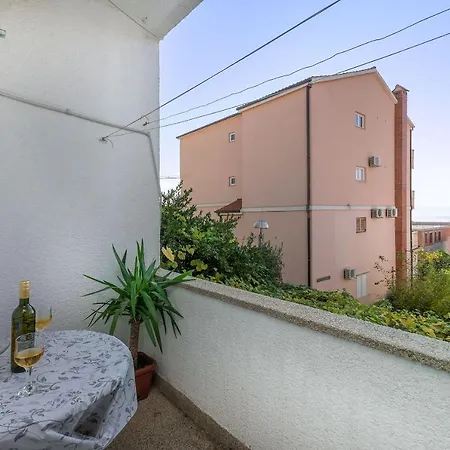 Apartments And Room Nevenka Makarska Exterior foto