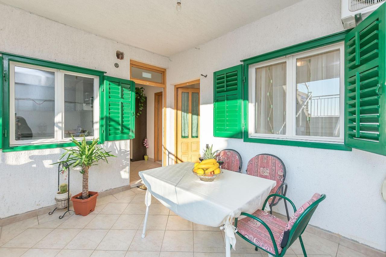 And Nevenka Apartment Makarska