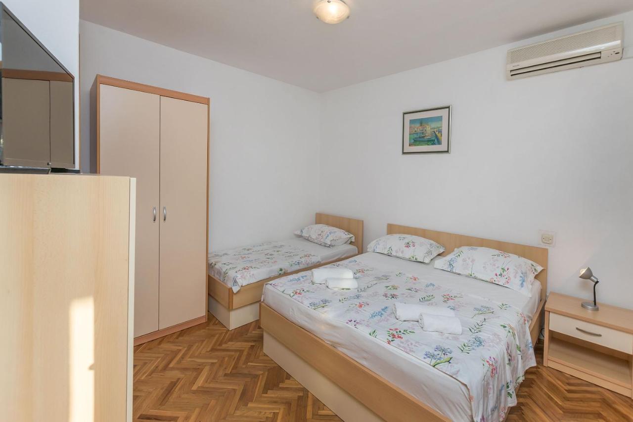 And Nevenka Apartment Makarska