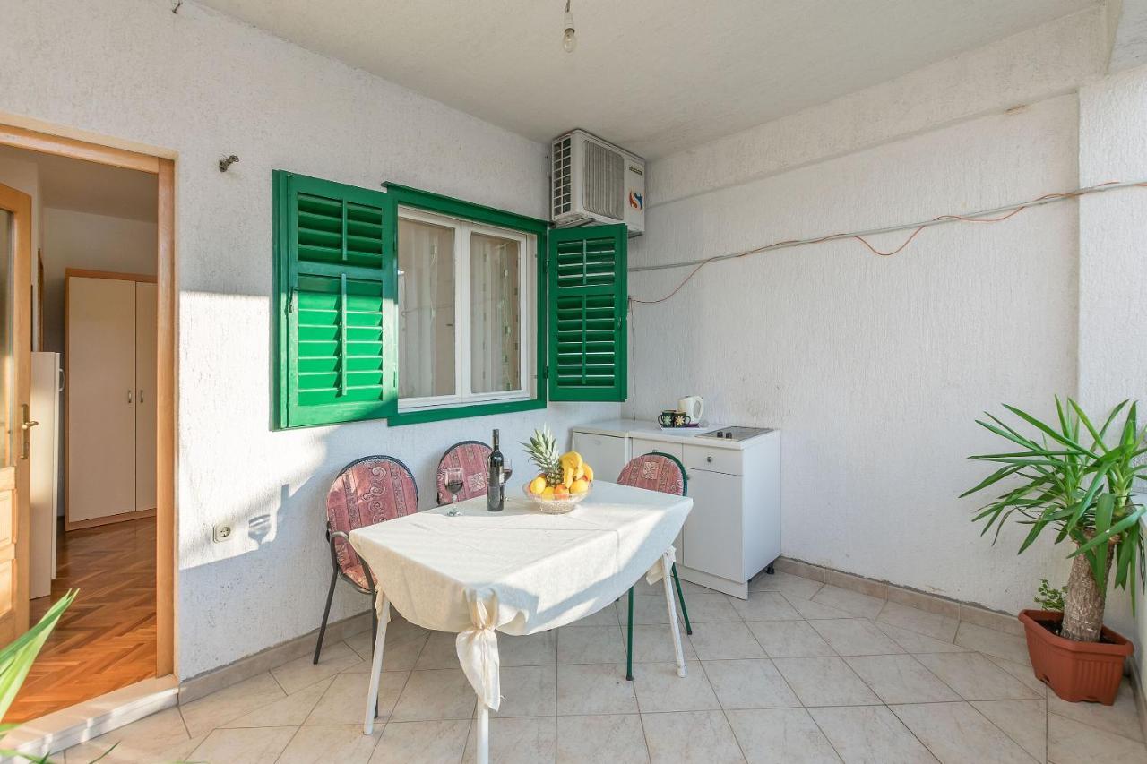 Apartment And Nevenka Makarska